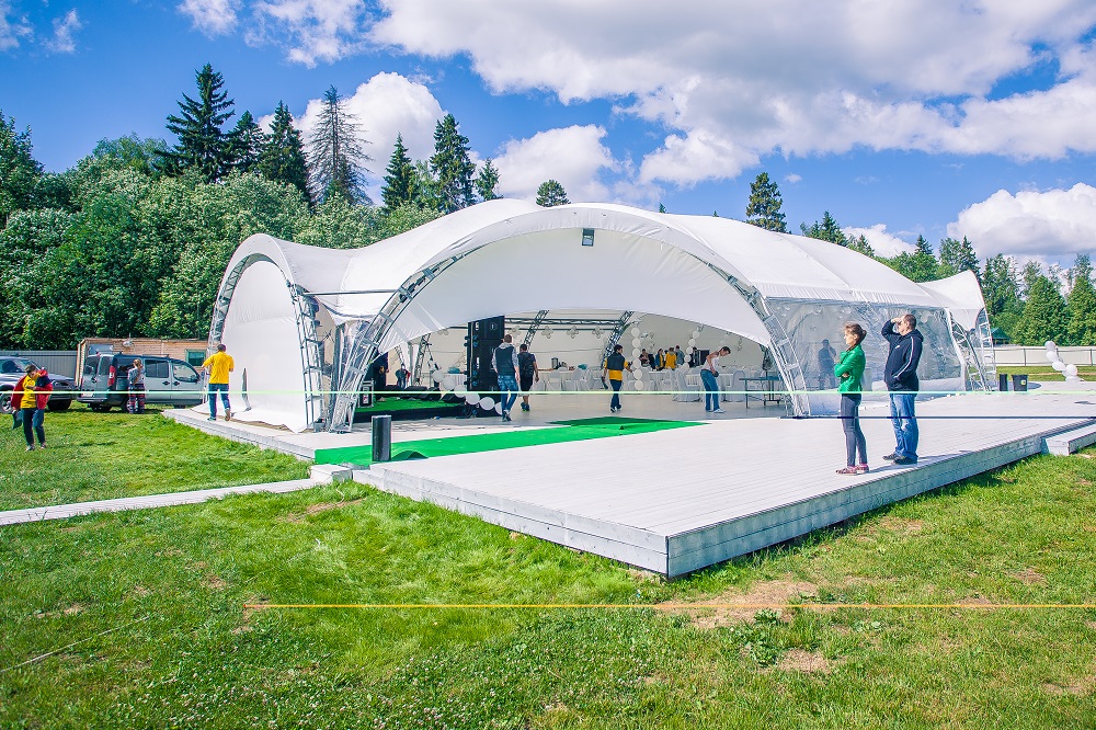 Площадка для проведения. Berezy Park в Строгино. Береза парк шатер Ладога. Березы парк Строгинское шоссе. Березы ресторан Строгино.